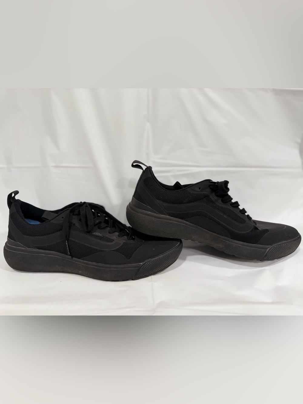 Vans Men’s Black Low-Top Casual Sneakers